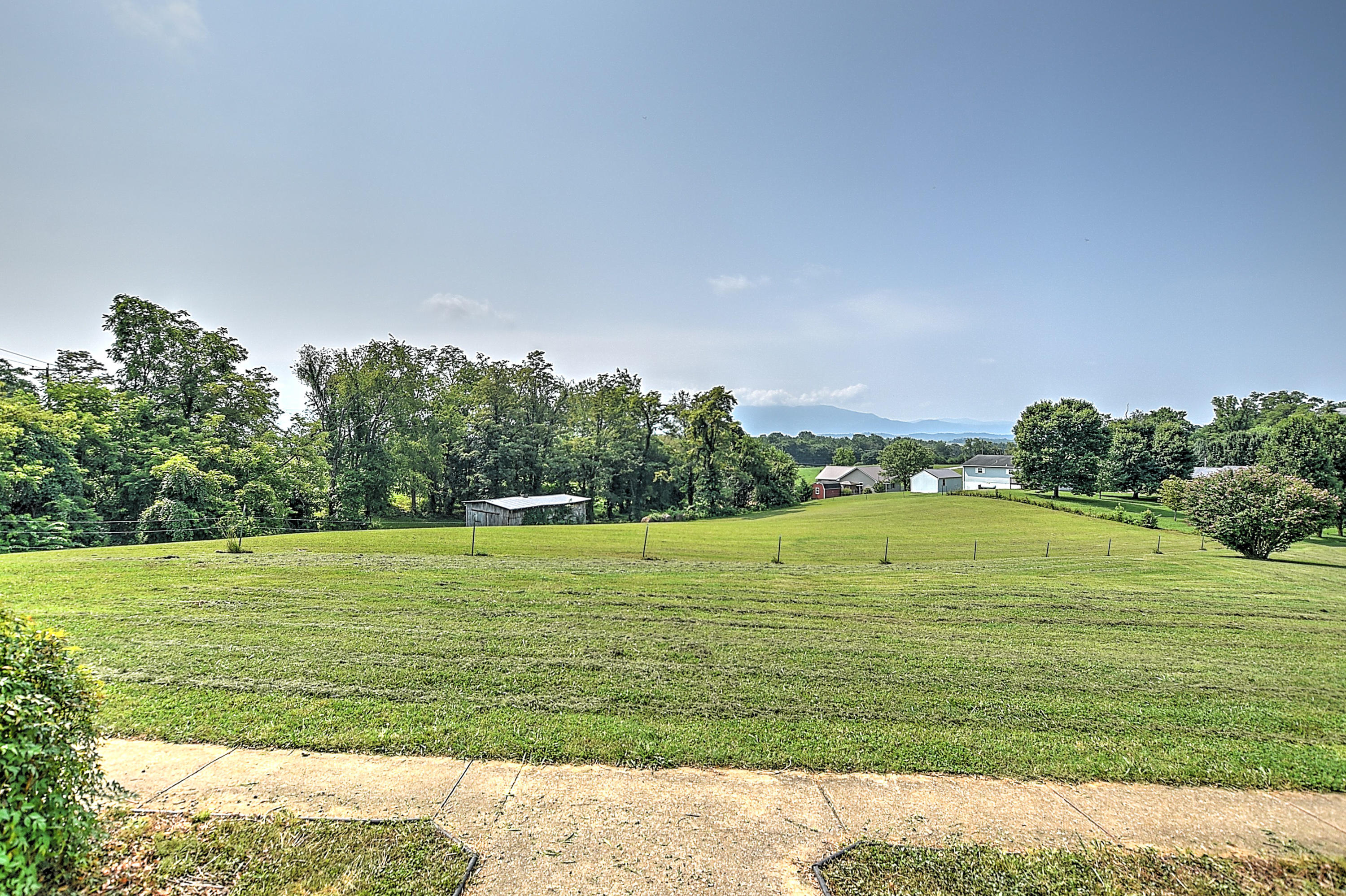 3019 Buckingham Road Greeneville, TN 37745 - Photo 6 of 46 3029 Buckingham-6