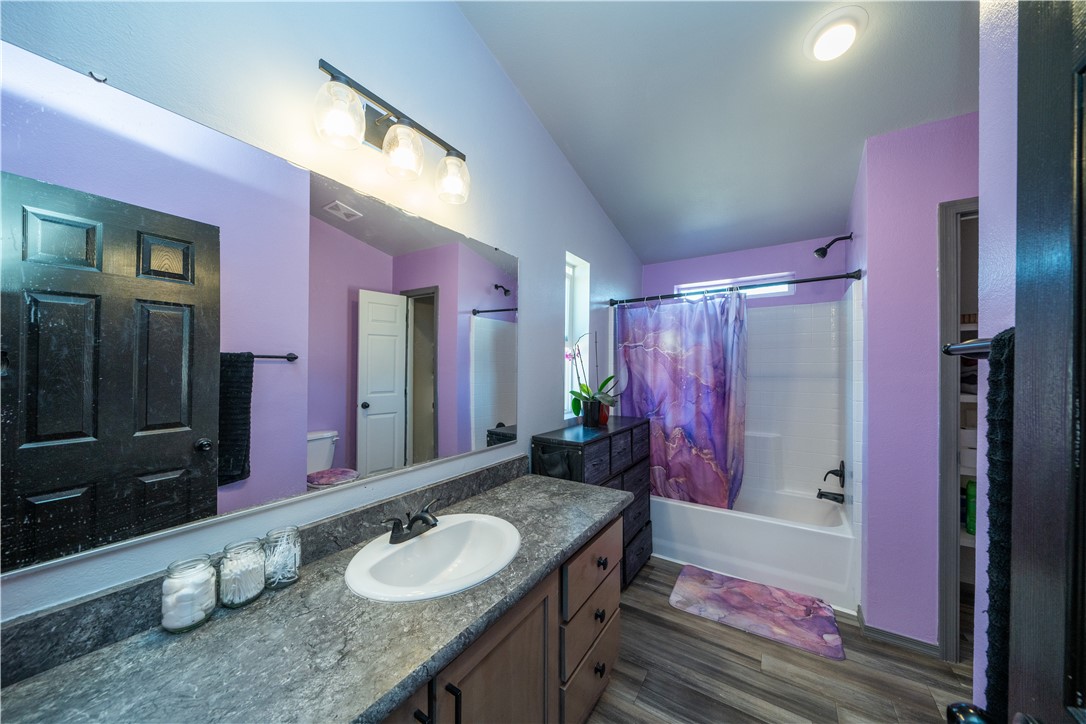640 South Tonto Road Golden Valley, AZ 86413 - Photo 12 of 31 Bathroom