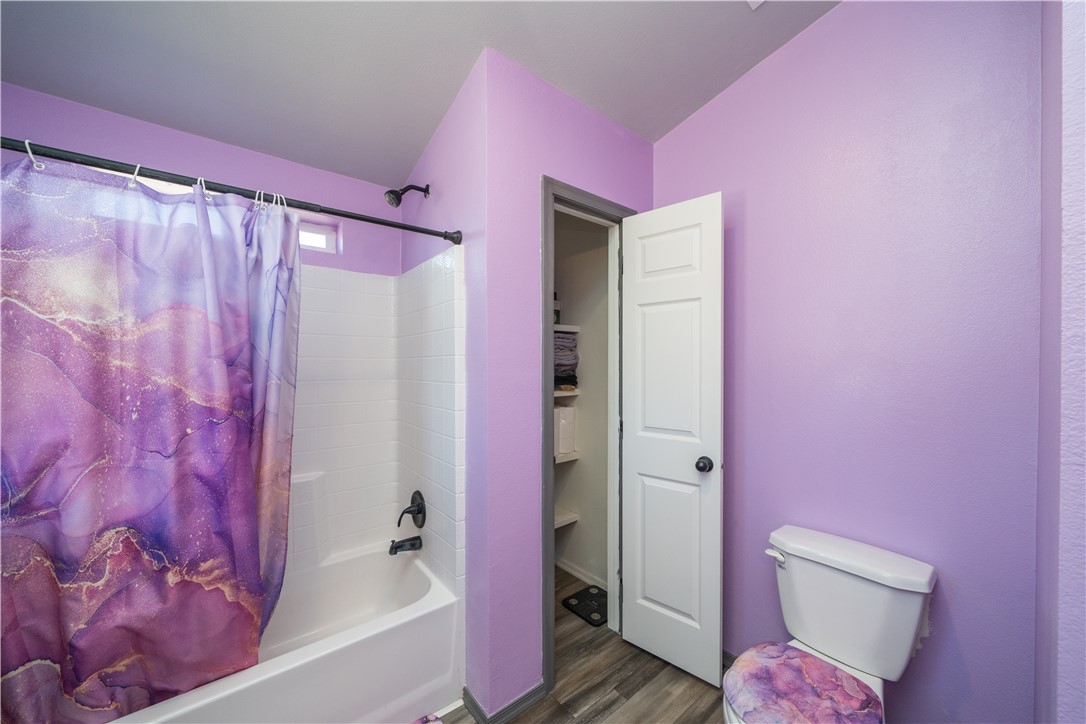 640 South Tonto Road Golden Valley, AZ 86413 - Photo 14 of 31 Bathroom