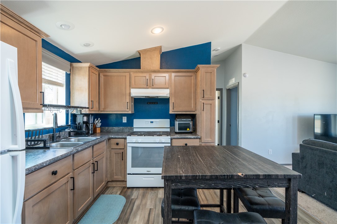 640 South Tonto Road Golden Valley, AZ 86413 - Photo 7 of 31 Kitchen