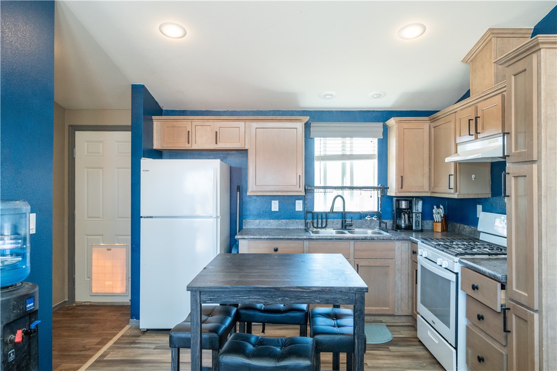 640 South Tonto Road Golden Valley, AZ 86413 - Photo 8 of 31 Kitchen