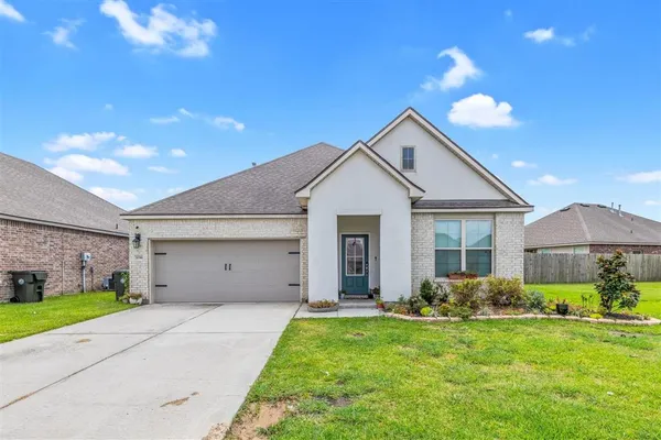 $2,500 | 3196 Crest Dr Lake, Lake Charles, LA 70607