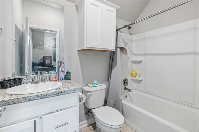 $2,500 | 3196 Crest Dr Lake, Lake Charles, LA 70607