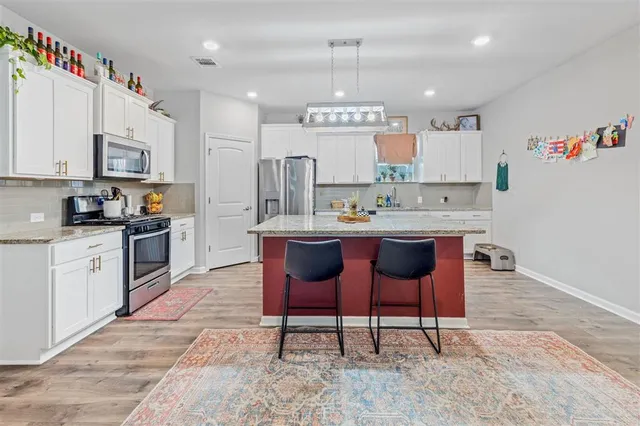 $2,500 | 3196 Crest Dr Lake, Lake Charles, LA 70607