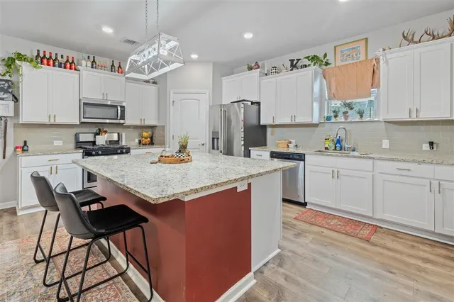 $2,500 | 3196 Crest Dr Lake, Lake Charles, LA 70607