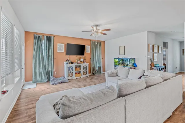 $2,500 | 3196 Crest Dr Lake, Lake Charles, LA 70607