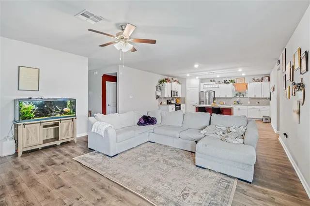 $2,500 | 3196 Crest Dr Lake, Lake Charles, LA 70607