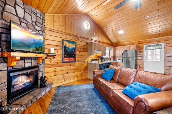 $399,999 | 1529 Bears Den Way, Sevierville, TN 37862