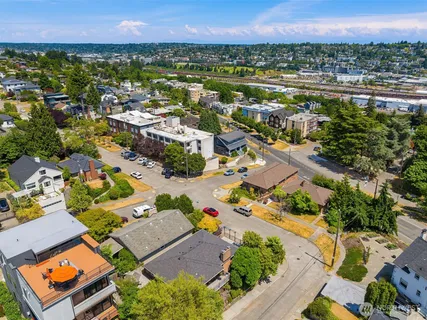$1,250,000 | 2600 West Howe Street, Seattle, WA 98199
