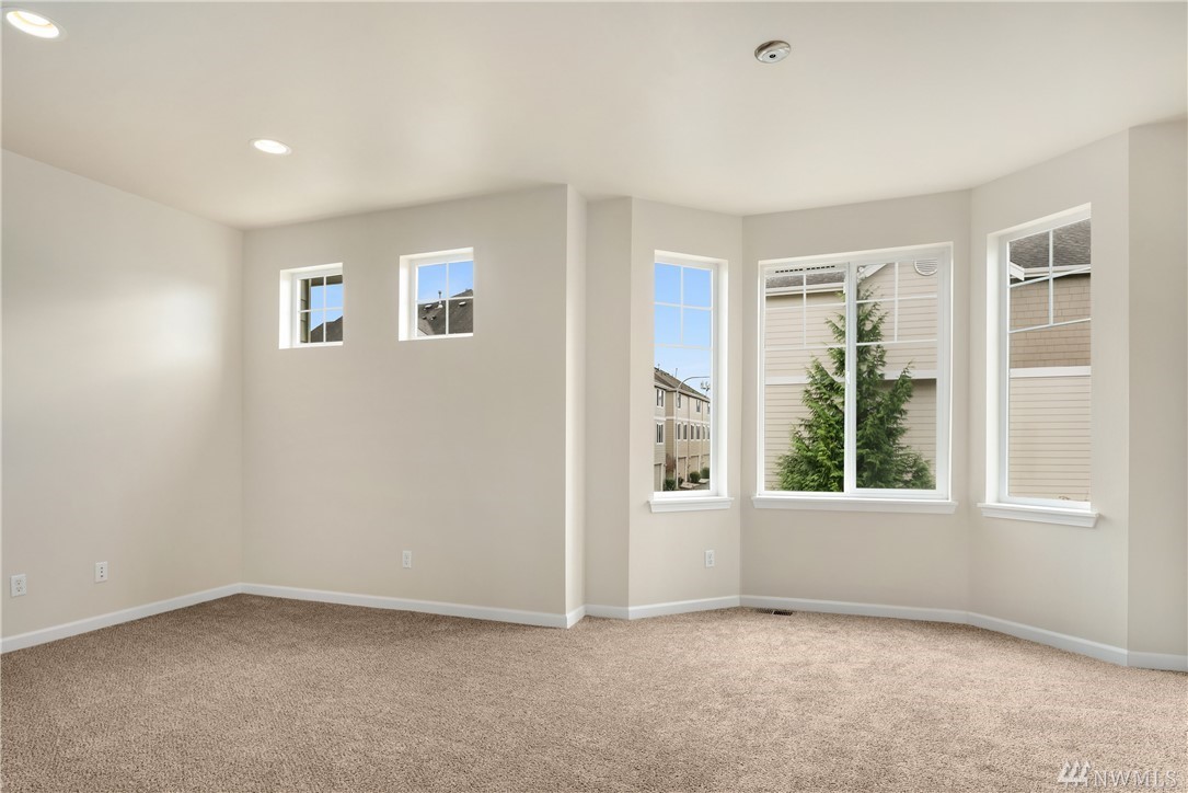 4002 Northeast 4th Place Renton, WA 98056 - Photo 4 of 22