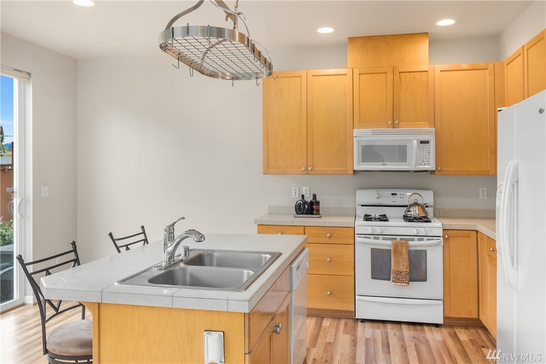 4002 Northeast 4th Place Renton, WA 98056 - Photo 7 of 22
