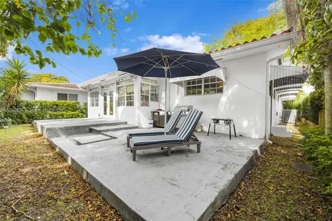 a sign board with yard