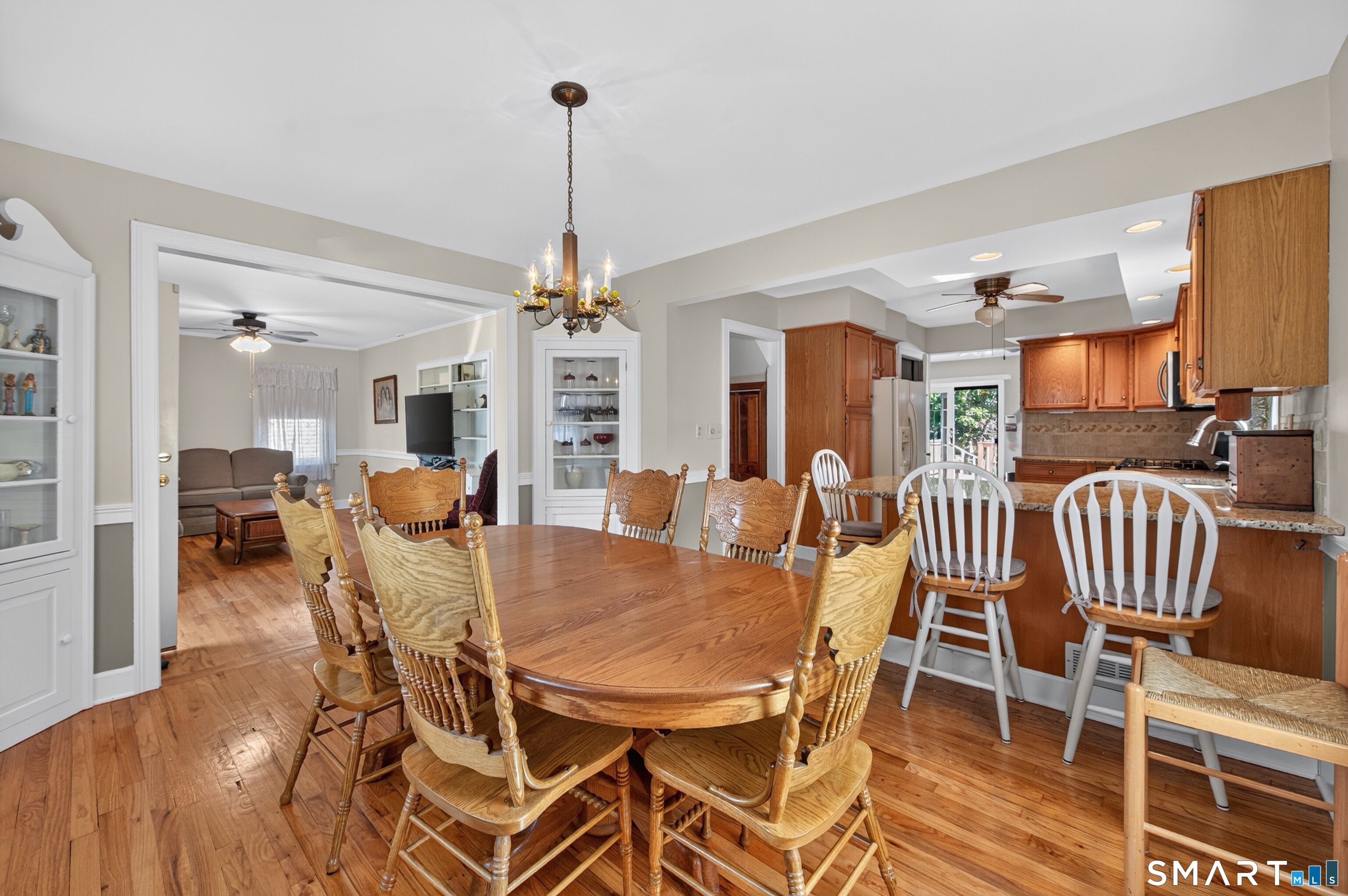 845 Stratford Road Stratford, CT 06615 - Photo 5 of 19 Gallery Image 5