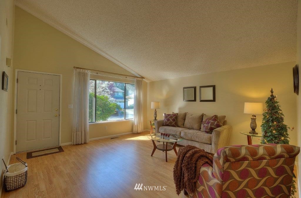 4524 Southeast 4th Street Renton, WA 98059 - Photo 2 of 15 Gallery Image 2