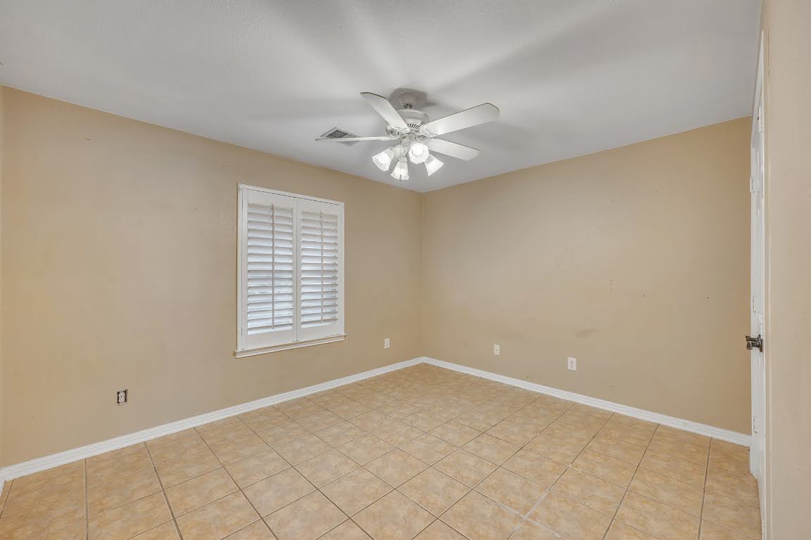 2726 Grimes Ranch Road Austin, TX 78732 - Photo 13 of 35 Spare room with baseboards and ceiling fan