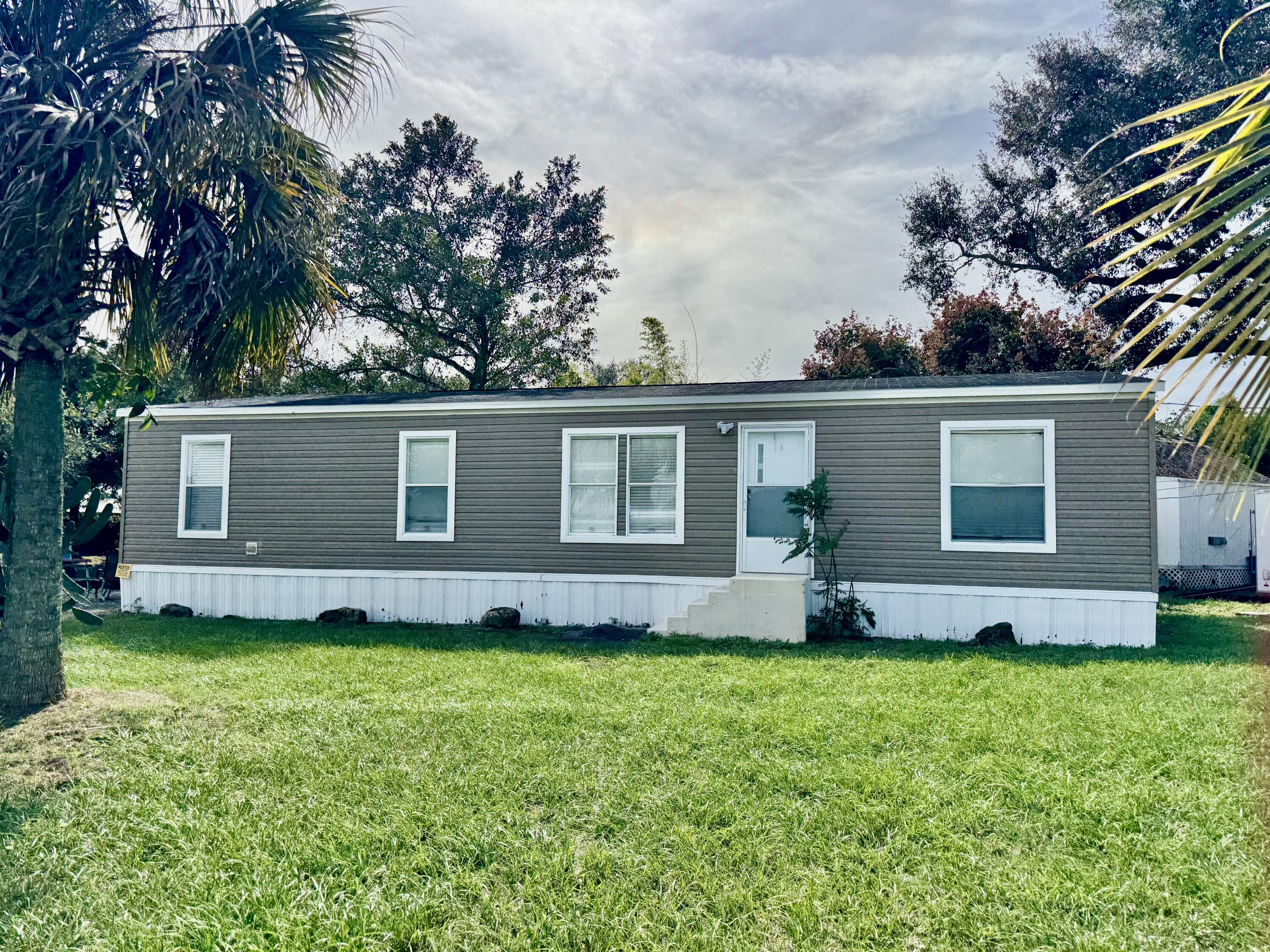 3200 Southeast 18th Court Okeechobee, FL 34974 - Photo 10 of 21 a view of a house with a garden
