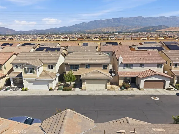 $459,900 | 1422 Silverberry Lane, Beaumont, CA 92223