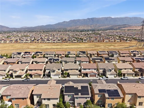 $459,900 | 1422 Silverberry Lane, Beaumont, CA 92223