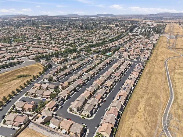 $459,900 | 1422 Silverberry Lane, Beaumont, CA 92223