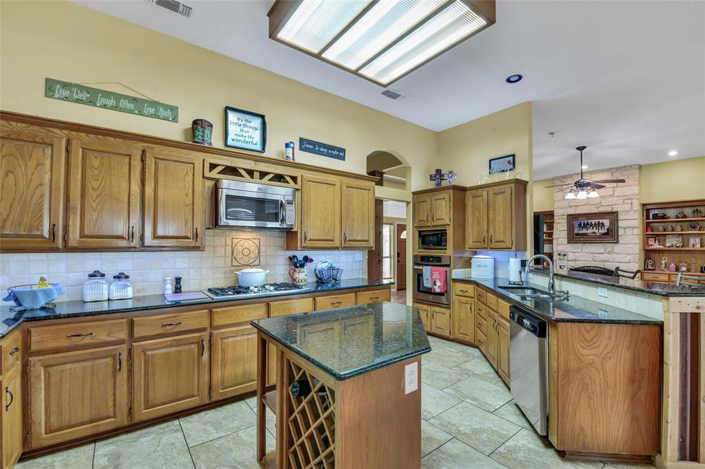 2020 Houston Road Burleson, TX 76028 - Photo 14 of 40 Gallery Image 14