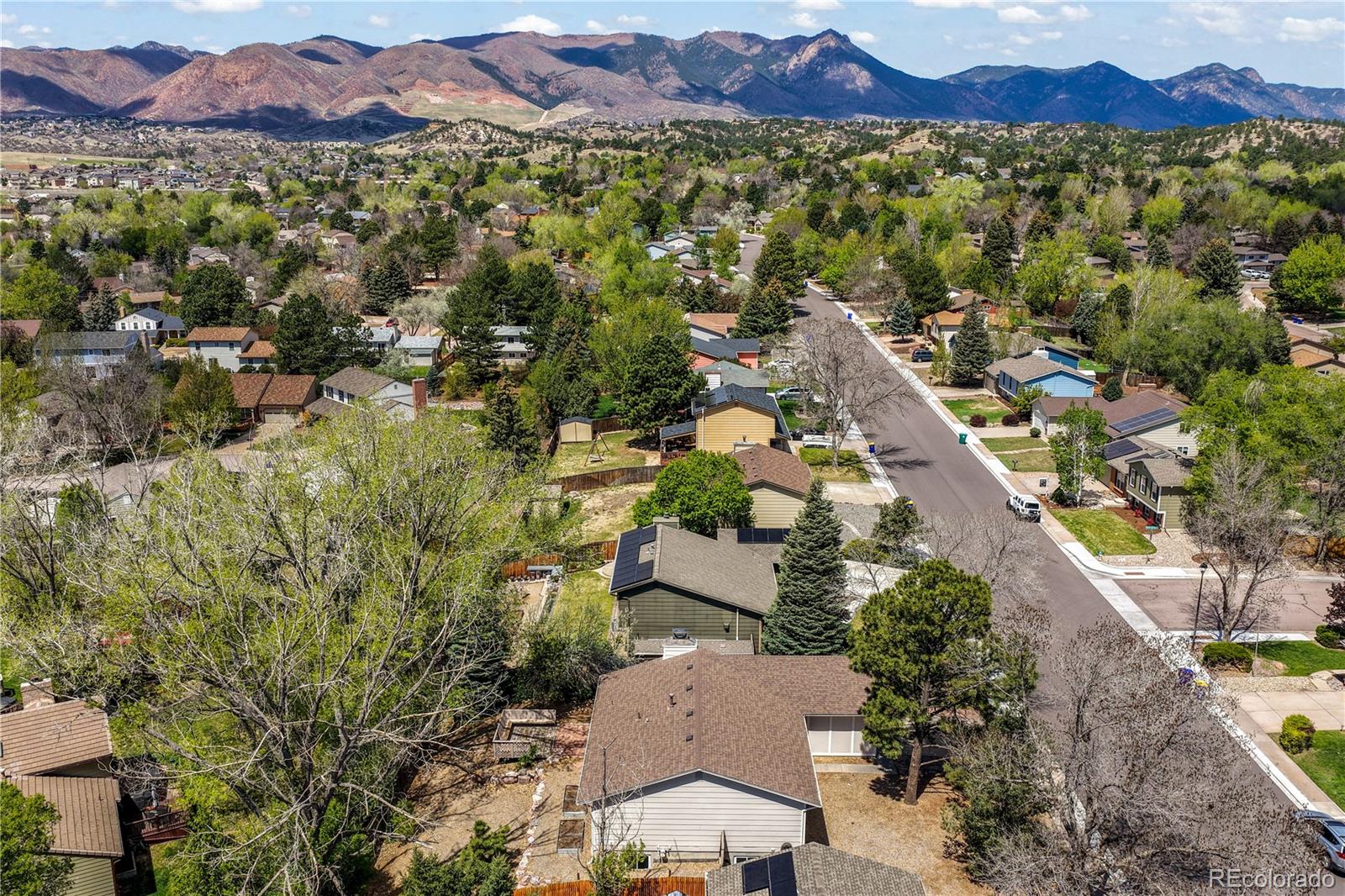 223 Saddlemountain Road Colorado Springs, CO 80919 - Photo 7 of 50