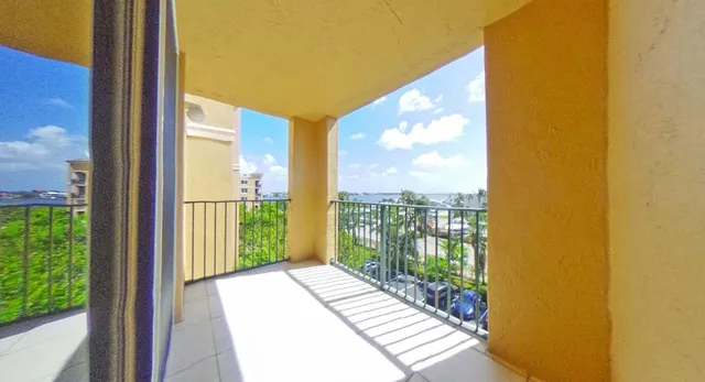 $330,000 | 1000 Scotia Drive, Unit 504, Hypoluxo, FL 33462