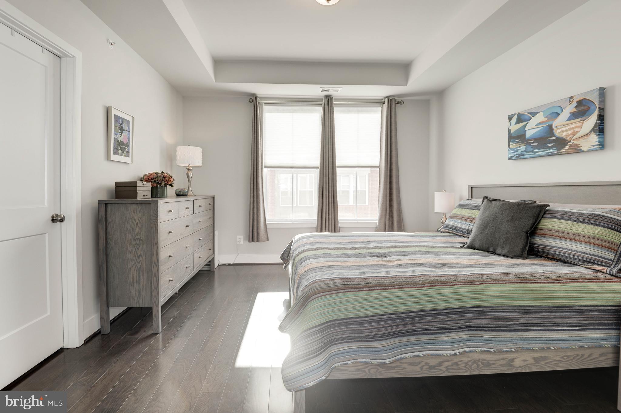 11689 Sunrise Square Place Reston, VA 20191 - Photo 21 of 46 MASTER SUITE WITH HUGE WALK-IN CLOSET