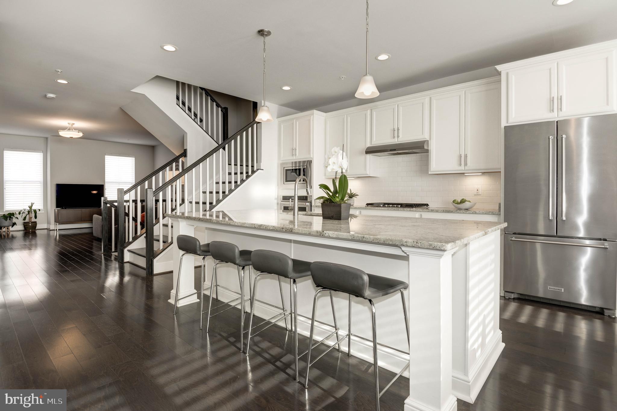 11689 Sunrise Square Place Reston, VA 20191 - Photo 6 of 46 SIMPLY BEAUTIFUL