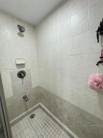 $1,700 | 17530 Northwest 68th Avenue, Unit C4006, Hialeah, FL 33015