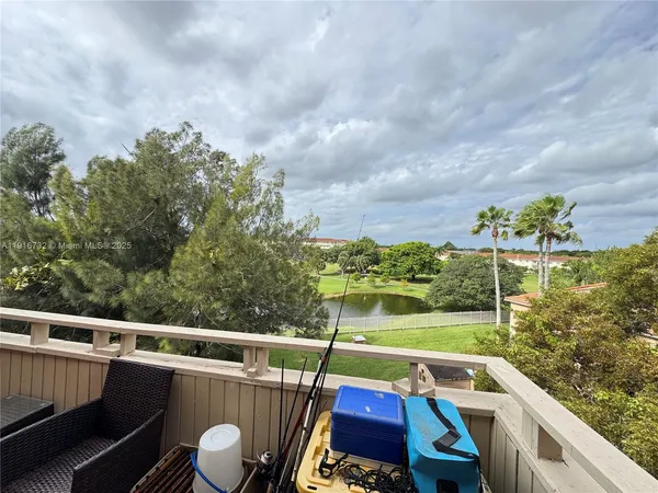 $1,700 | 17530 Northwest 68th Avenue, Unit C4006, Hialeah, FL 33015