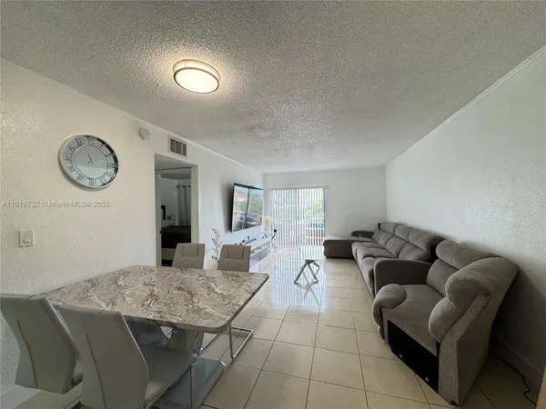 $1,700 | 17530 Northwest 68th Avenue, Unit C4006, Hialeah, FL 33015