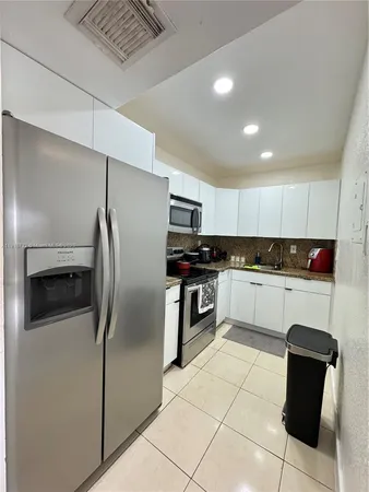 $1,700 | 17530 Northwest 68th Avenue, Unit C4006, Hialeah, FL 33015