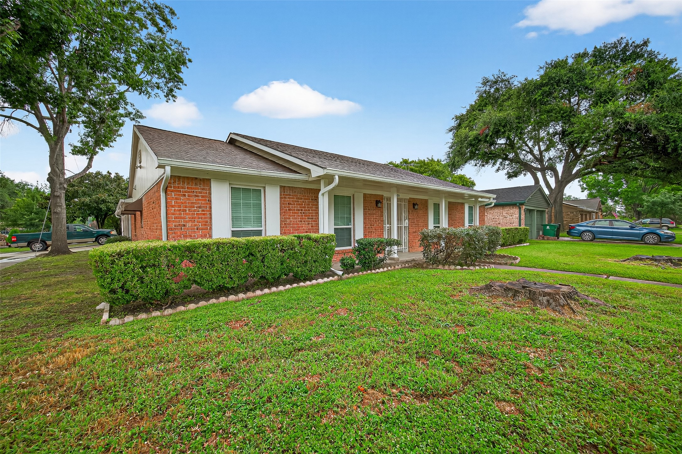 8530 Roos Road Houston, TX 77036 - Photo 2 of 43 a view of an house that has garden