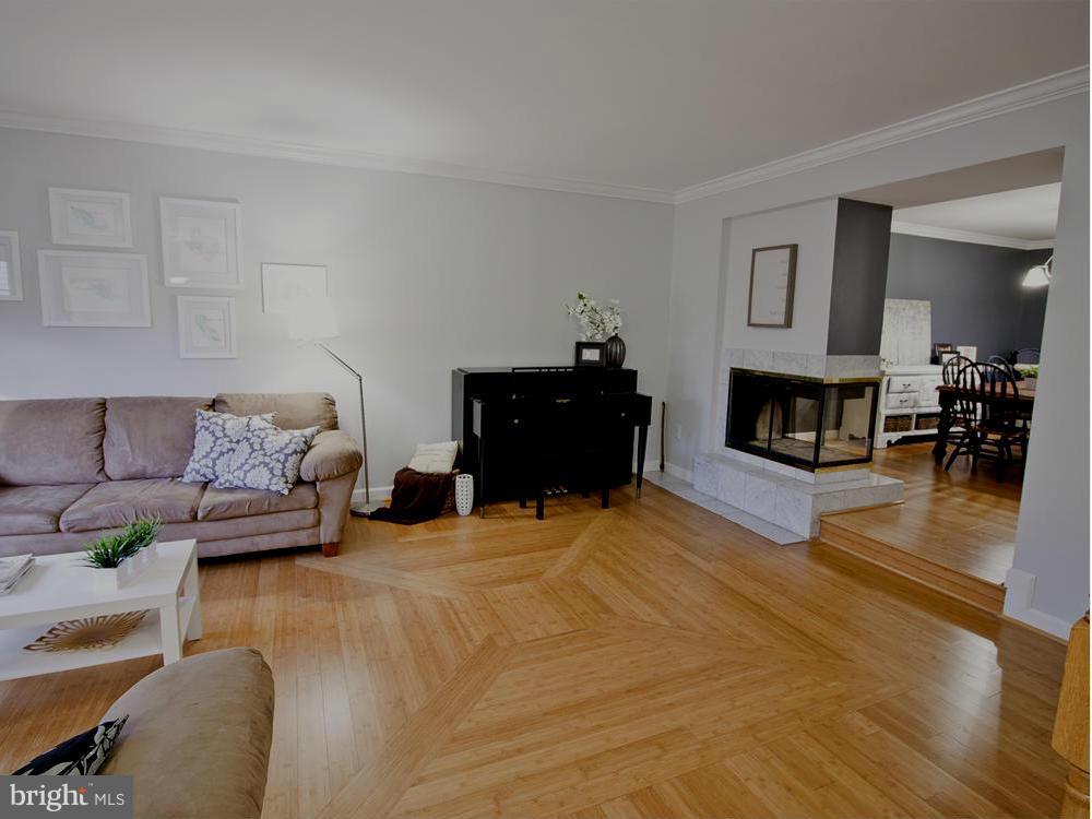 5596 Rivendell Place Frederick, MD 21703 - Photo 4 of 29 Living Room