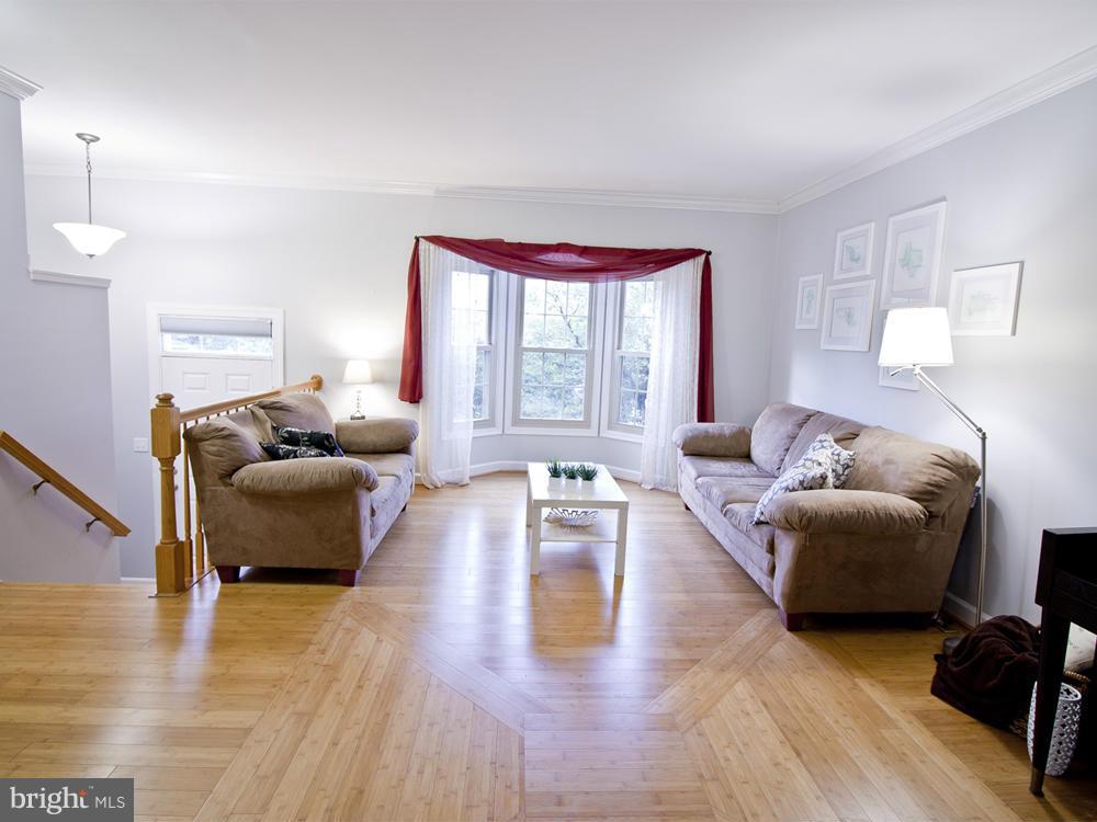 5596 Rivendell Place Frederick, MD 21703 - Photo 6 of 29 Living Room
