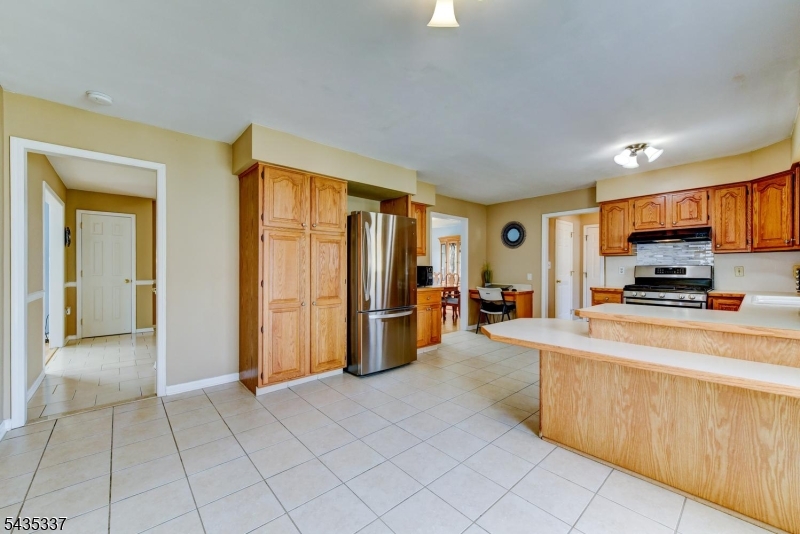 808 Columbus Avenue Raritan, NJ 08869 - Photo 15 of 47