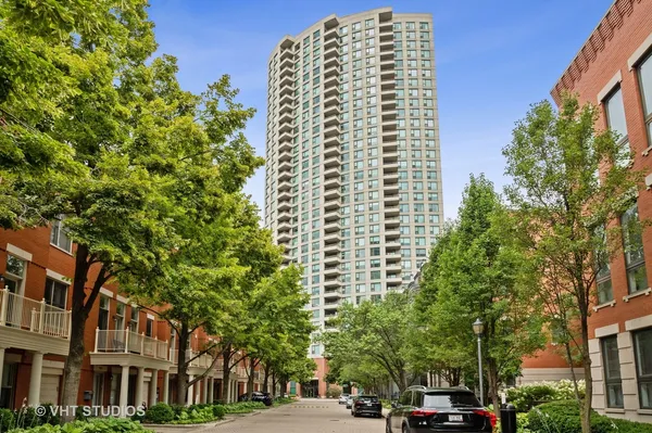 $625,000 | 501 North Clinton Street, Unit 704, Chicago, IL 60654