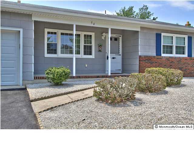 54 Oakfield Road Toms River, NJ 08757 - Photo 3 of 25 a front view of a house