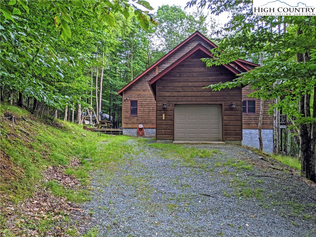 110 Shagbark Road Beech Mountain, NC 28604 - Photo 3 of 31 Gallery Image 3