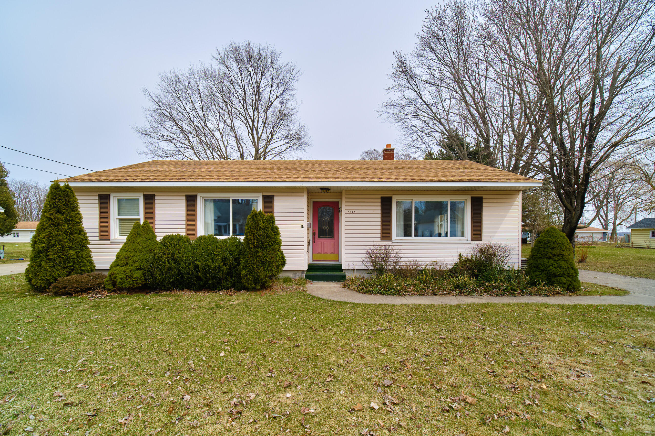 2313 Filer City Road Manistee, MI 49660 - Photo 4 of 47 Front of Home