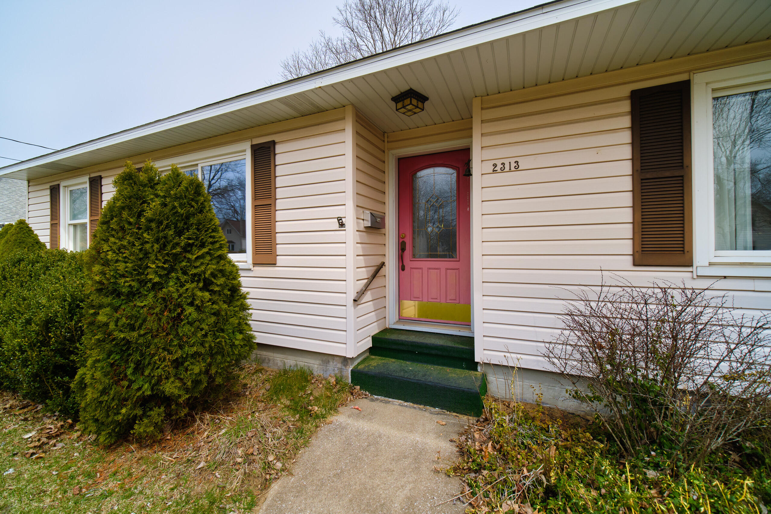 2313 Filer City Road Manistee, MI 49660 - Photo 6 of 47 Front Entry