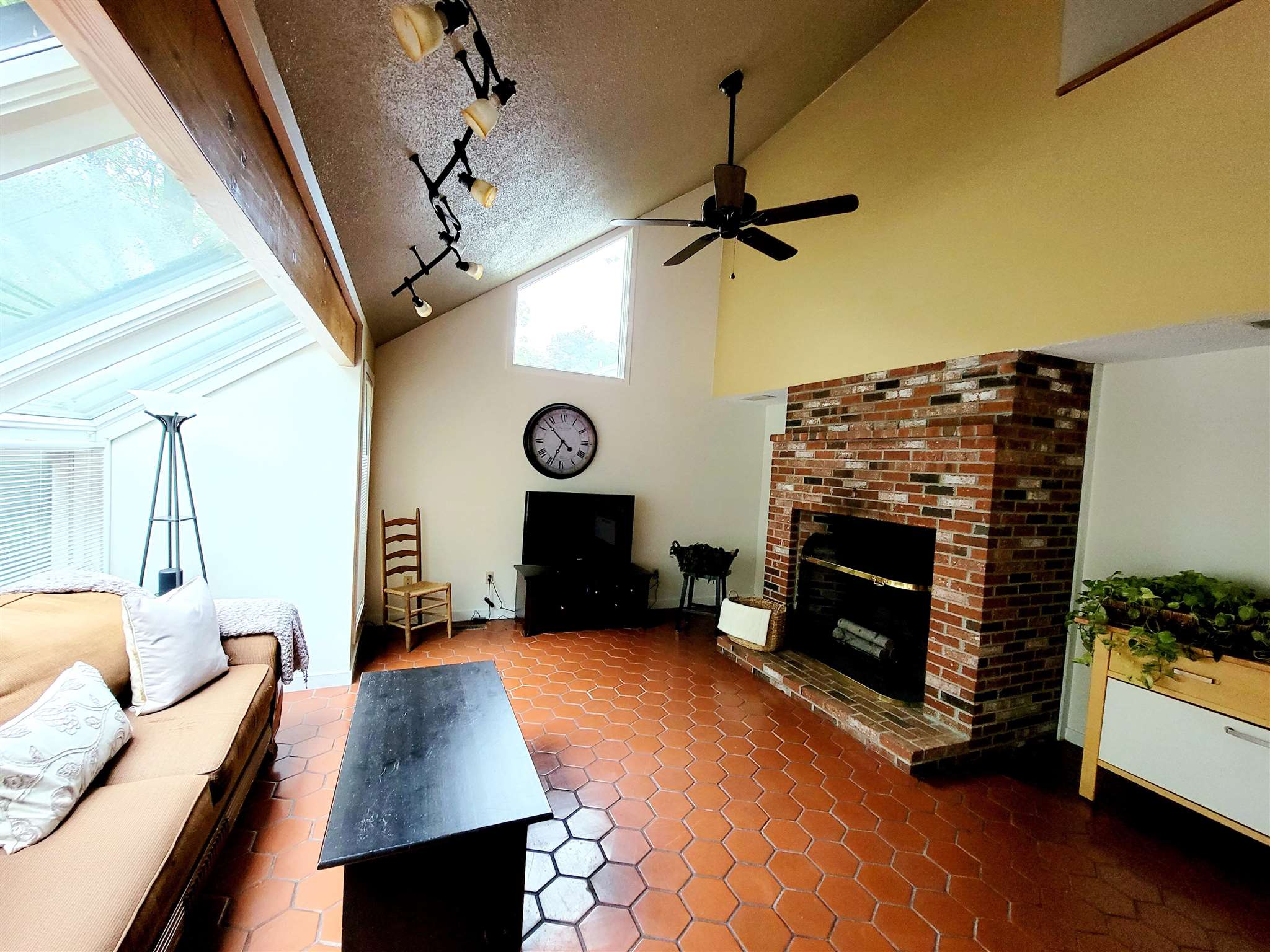 243 Campbell Street Manchester, NH 03104 - Photo 8 of 26
