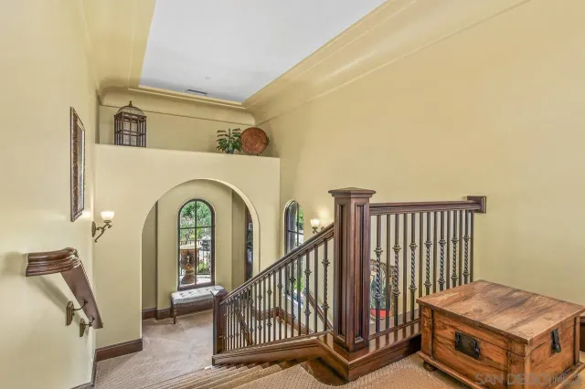 a view of livingroom with furniture