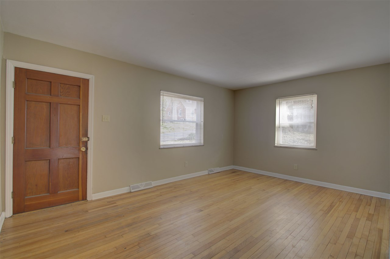 19 Howard Road Covington, KY 41011 - Photo 3 of 28
