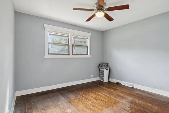 a view of empty room with ceiling fan
