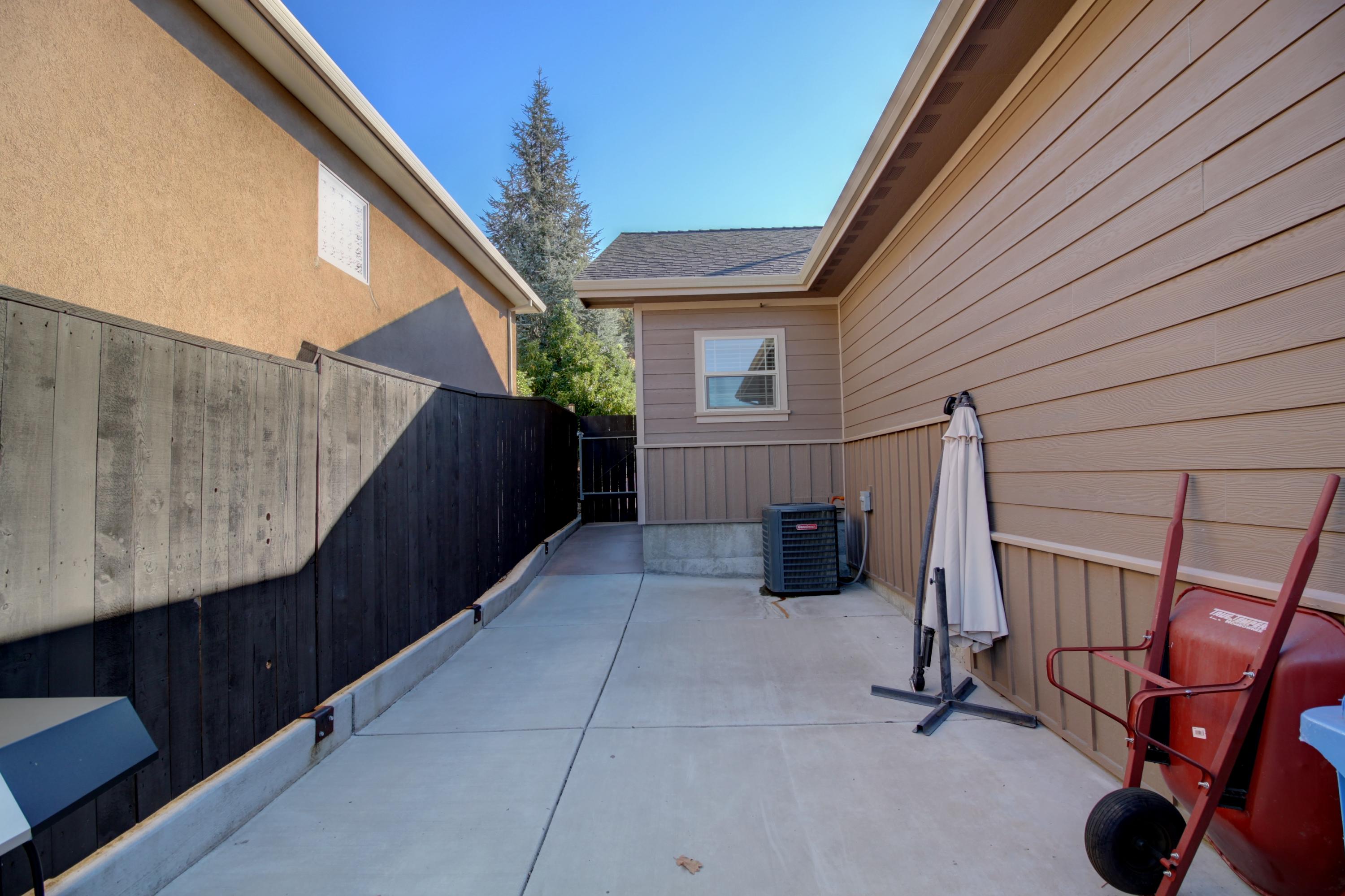 1327 Poppy Ridge Drive Eagle Point, OR 97524 - Photo 66 of 84 IMG_9689