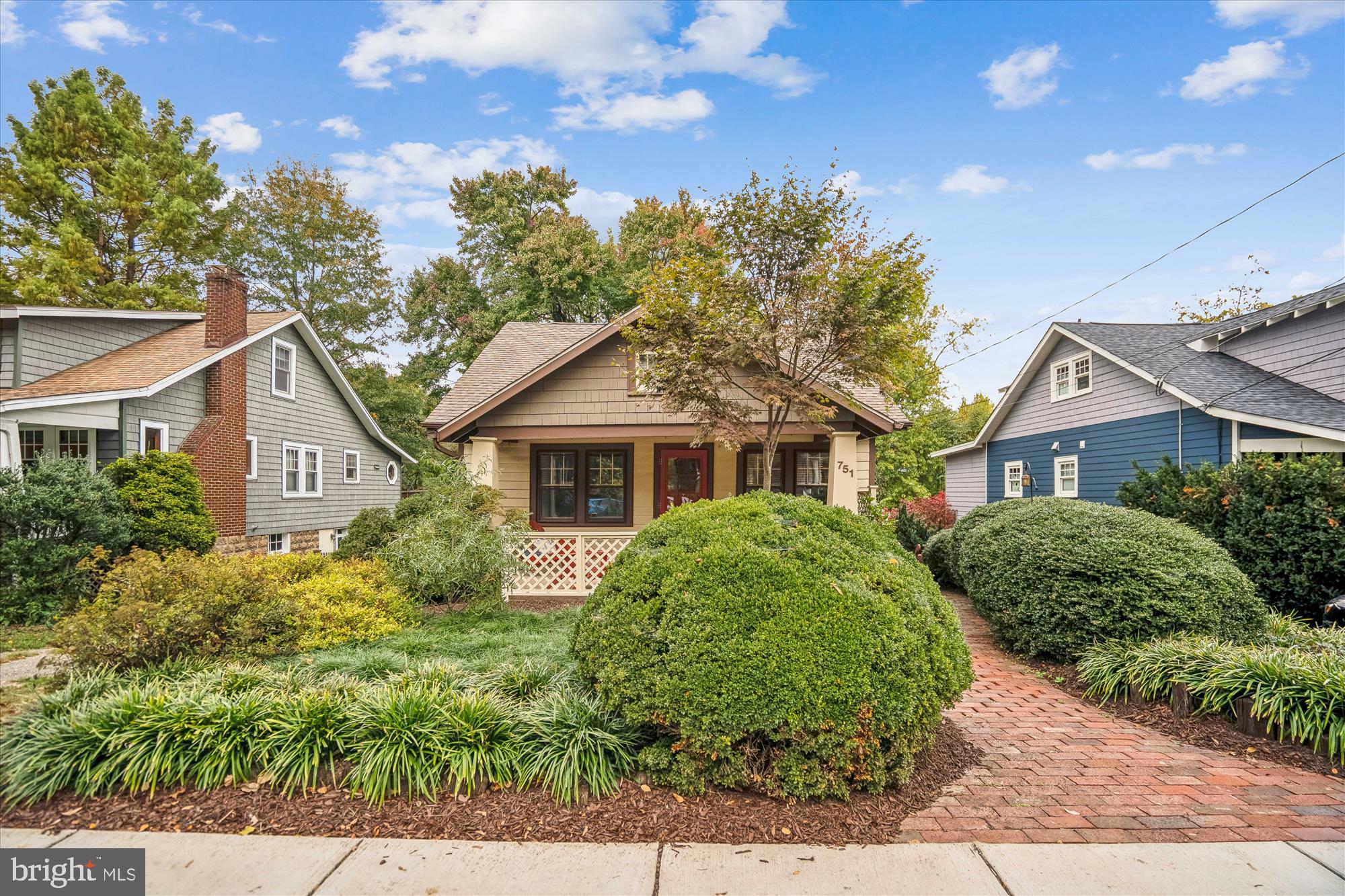751 Silver Spring Avenue Silver Spring, MD 20910 - Photo 4 of 71 a front view of a house with a garden