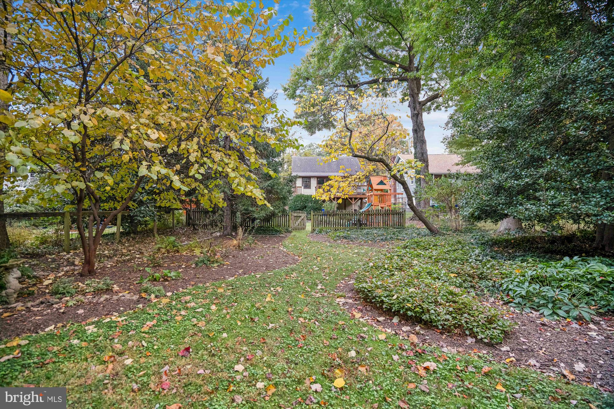 751 Silver Spring Avenue Silver Spring, MD 20910 - Photo 58 of 71 a backyard of a house with lots of green space