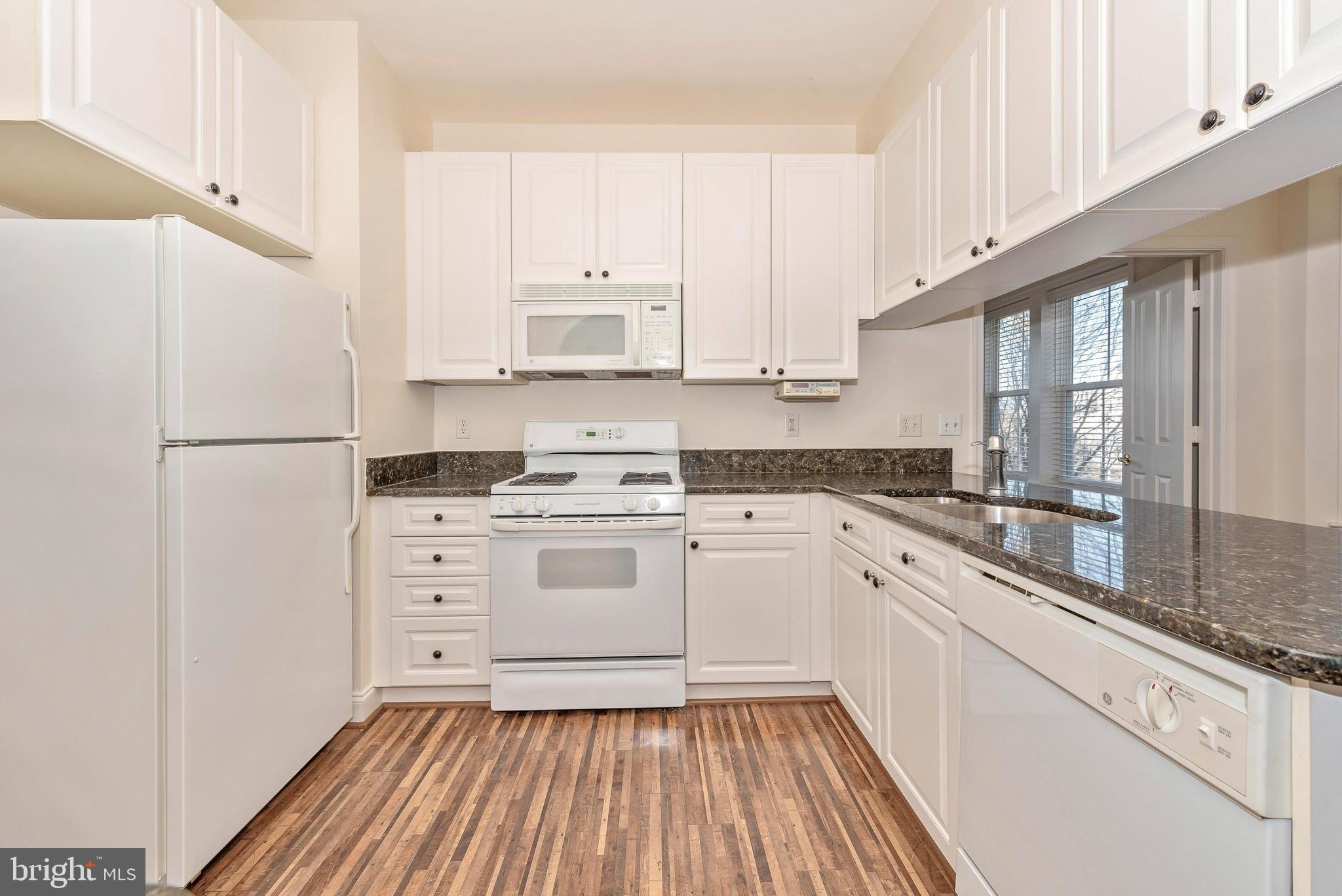 2500 Waterside Drive, Unit 315 Frederick, MD 21701 - Photo 10 of 42 Beautifully updated kitchen with granite counters.