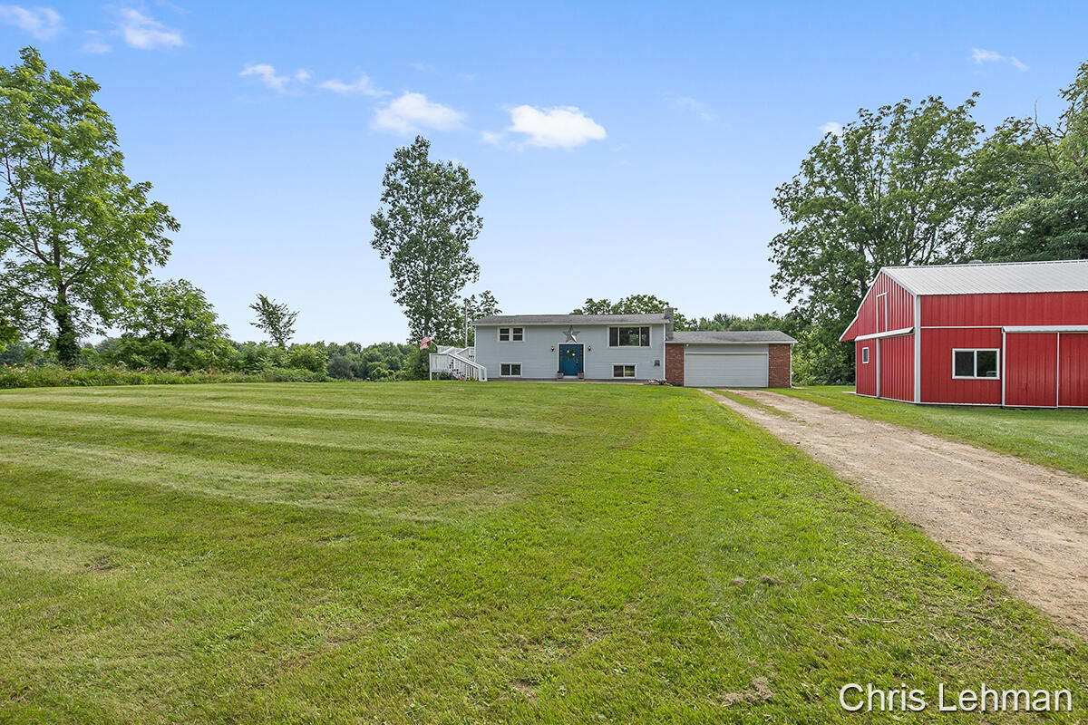 9875 Bird Road Dowling, MI 49050 - Photo 4 of 33 IMG_1003